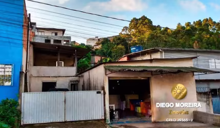 Casa à venda com Salão Comercial em Terra Preta