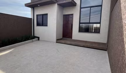 Casa térrea à venda com 3 dormitórios sendo 1 suíte