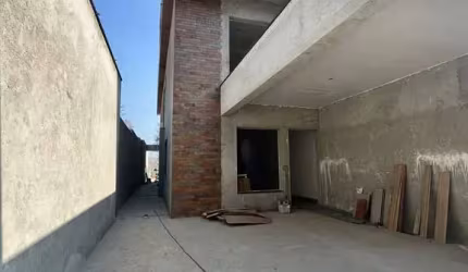 Sobrado com piscina à venda em Atibaia