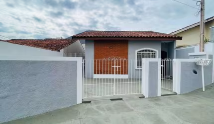 Casa à venda em Atibaia com 2 dormitórios