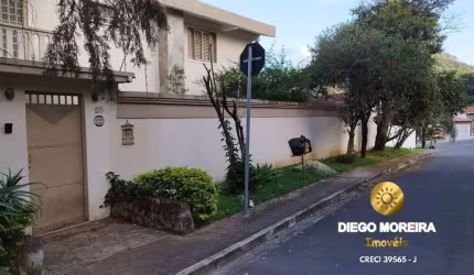 Sobrado à venda em localização privilegiada de Atibaia