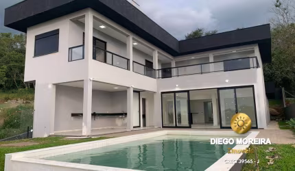 Casa Exclusiva em Loteamento com Vista Deslumbrante!