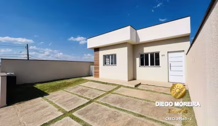 Casas á venda em condomínio  com 3 dormitórios em Atibaia