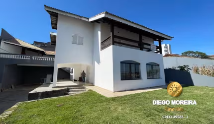 Casa Espetacular com Vista Privilegiada – Alto Padrão, Conforto e Espaço d