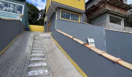 Sobrado à Venda em Terra Preta 3 dormitórios