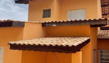 Casa à venda em Terra Preta dentro de associação