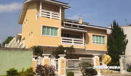 Casa de alto padrão para venda em bairro residencial de Atibaia