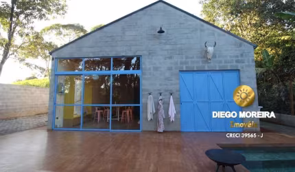 Casa de campo moderna à venda em Atibaia