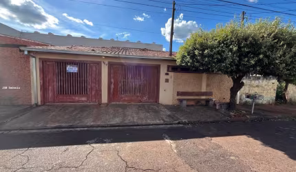 Casa para Venda em Pradópolis, CENTRO, 3 dormitórios, 2 banheiros, 3 vagas