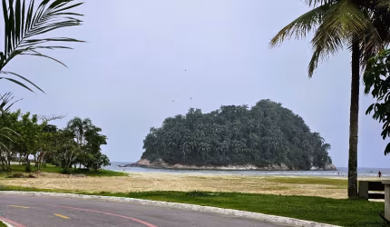 Lindo apartamento pé na areia.