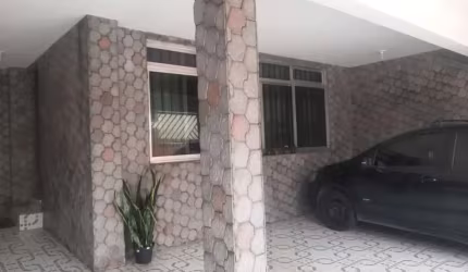 CASA SOBRADO 300M² 4 QUARTOS - 2 SUITES - 5 VAGAS COPA-COZINHA -CHURRASQUEIRA - JANELAS EM ALUMÍNIO