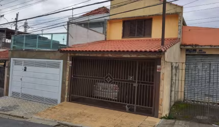 Sobrado à venda com 200m² 3 dormitórios  2 banheiros  2 vagas