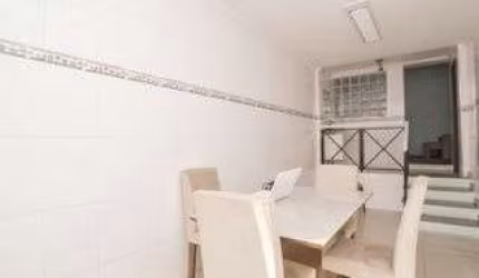 Sobrado com 248m e 2 quartos na Penha