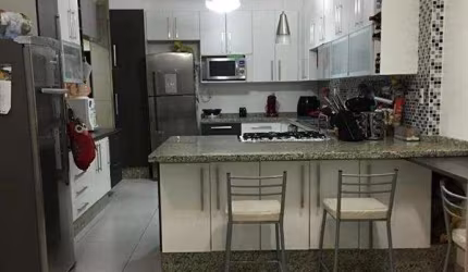 Sobrado a venda com 260m² - Jardim Guairaca