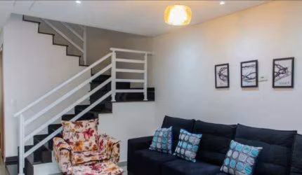 CASA ASSOBRADADA COM 3 DORMITORIOS 2 SÚITES 2 VAGAS