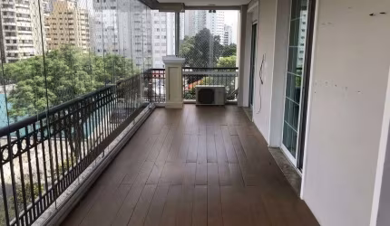 Apartamento com 3 dormitórios á venda no Campo Belo