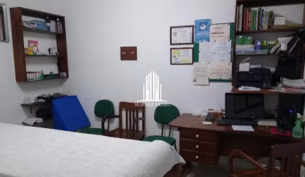 Sobrado Residencial e Comercial com 14 salas.