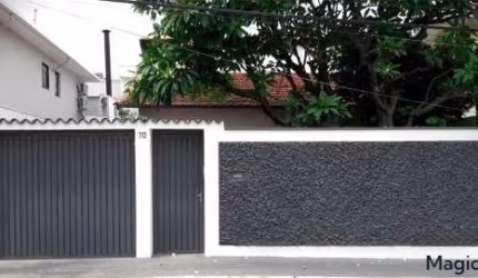 Casa Térrea à venda no Campo Belo com 188m² 4 dormitórios 1 suíte 3 banheiros 3 vagas