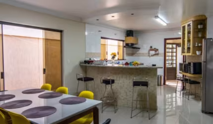 Sobrado na Vila Alpina, 320m², 5 Dormitórios.