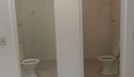 Galpão à venda na Vila Alexandria com 330m² 5 salas 4 banheiros 4 vagas.