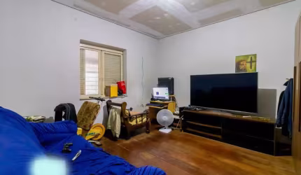 Casa Térrea na Aclimação com 540m² . São 4 dormitórios , 3 banheiros e 2 vagas.