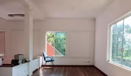 Sobrado à venda 240m² com 3 dormitórios  3 suítes 4 vagas no Morumbi.