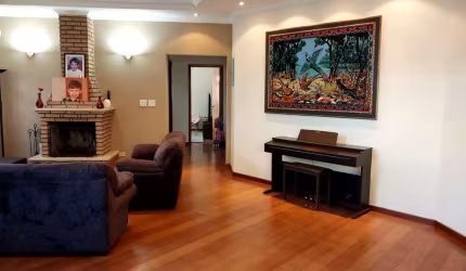 Casa à venda no Jardim Japão com 400m² 4 dormitórios 1 suíte 5 banheiros 3 vagas