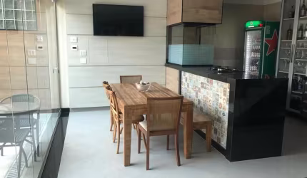 Sobrado à venda na Vila Albertina com 558m² 4 dormitórios 2 suítes 5 banheiros 5 vagas