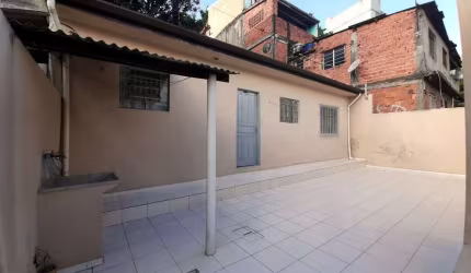 Sobrado à venda no Jardim Irapiranga  com 250m² 4 dormitórios 3 vagas