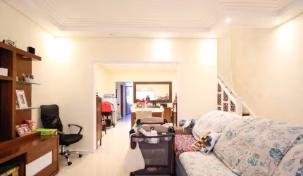 Sobrado à venda 145m² com 3 dormitórios, 1 suíte e 4 vagas na Saúde.