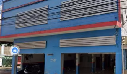 Prédio Comercial no Cambuci de 250m² 8 salas e 4 vagas de Área Construída