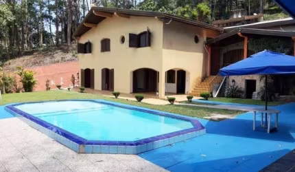 Chácara residencial com 6 dormitórios.