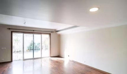 Casa à venda com 450m², 6 quartos e 3 vagas