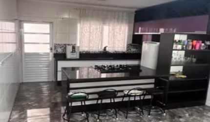 Sobrado em Parque dos Bancários, 130m², 3 Dormitórios.