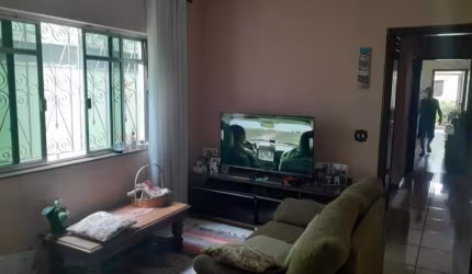 Sobrado, ótima localização!