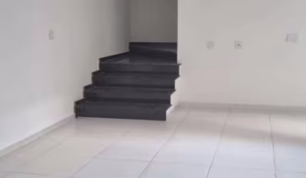 Ótimo apartamento cobertura à venda na Avenida Sara Zirlis, com localização privilegiada no bairro Vila Lutécia.,