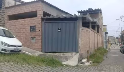 Casa à venda em Interlagos com 215m², 3 dormitórios, 2 banheiros e 4 vagas