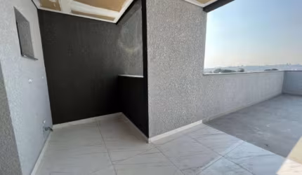 Cobertura com 2 dormitórios sendo 1 suíte, possui elevador e 1 vaga de garagem