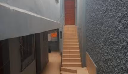 Casa ampla, com 3 dormitórios e 1 suite com 2 vagas