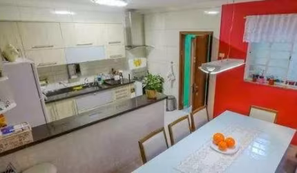 Sobrado com 2 Quartos e 2 vagas  à Venda, 170 m²