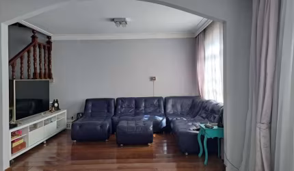 Casa na Vila Almeida PORTEIRA FECHADA, 200m², 3 Dormitórios.