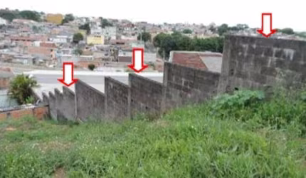 Terreno à venda na Parada XV de Novembro com 1347m²