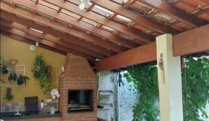 Casa à venda de 3 dormitórios sendo 1 suíte e 4 vagas em Interlagos
