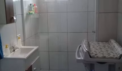 2 quartos, sala de estar, sala de jantar, cozinha aberta, banheiro com box, lavanderia, janelas com rede, próximo da estação colonial do monotrilho pr