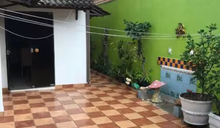 Casa com 550m2, sendo 5 dormitorios, 01 suite, 3 banheiros VENDA R4 998.000,00 -