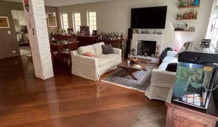 Casa à venda no Jardim Leonor com 300m² 3 dormitórios 2 suítes 4 banheiros 6 vagas
