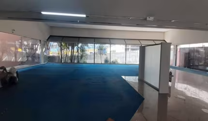 Loja no Ipiranga com acabamento refinado e fácil localização.
