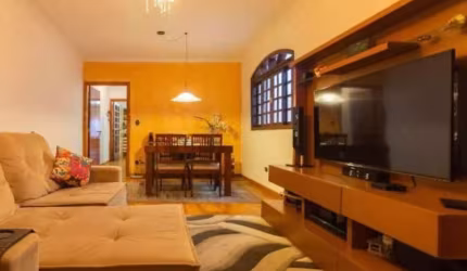 Charmosa Casa à Venda em Jardim Ernestina