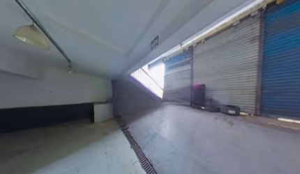Galpão com 450m2, sendo 01 sala e 01 banheiro
