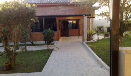 Casa Térrea em Veleiros | 03 Suítes | 04 Vagas | 384m²